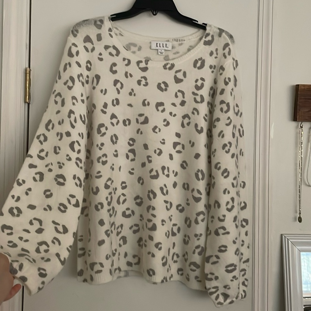 ELLE White & Grey Leopard Print Oversized Large Sweater